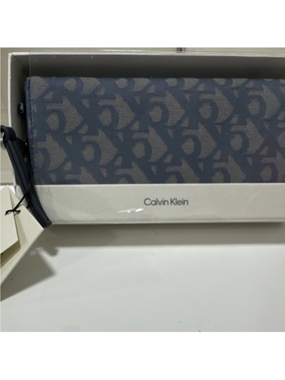 Calvin Klein Men's Blue Patterned Zip Wallet